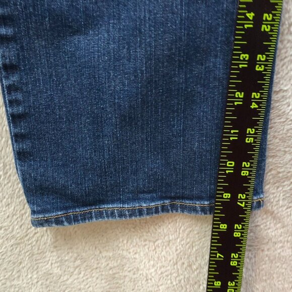 L.L.Bean Womens Jeans Size 12P Favorite Fit Straight Leg Blue Denim Medium Wash - Picture 5 of 16